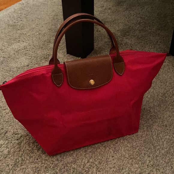 Longchamp Handbags - Longchamp medium tote
